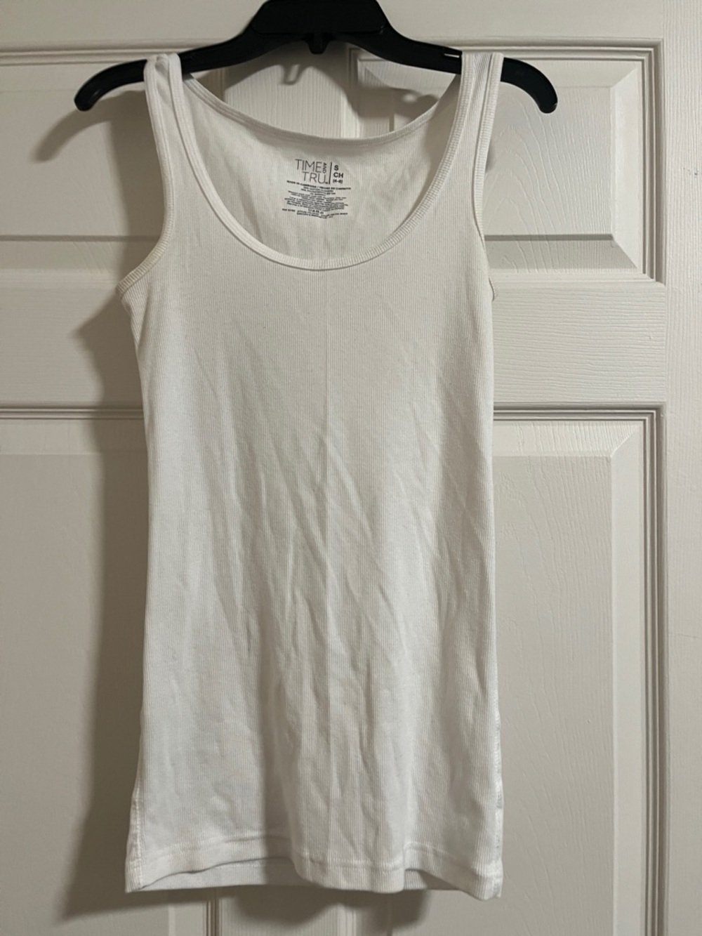 Time and Tru White Scoop Neck Tank Top